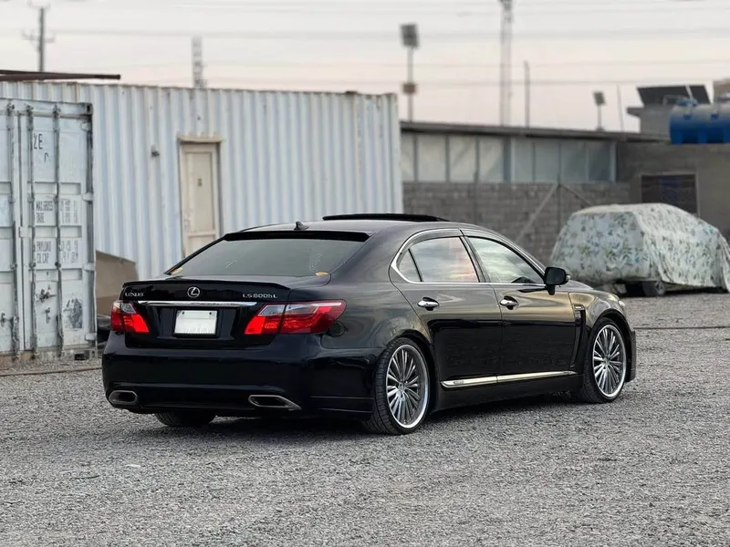 Lexus LS600 2011 (3)