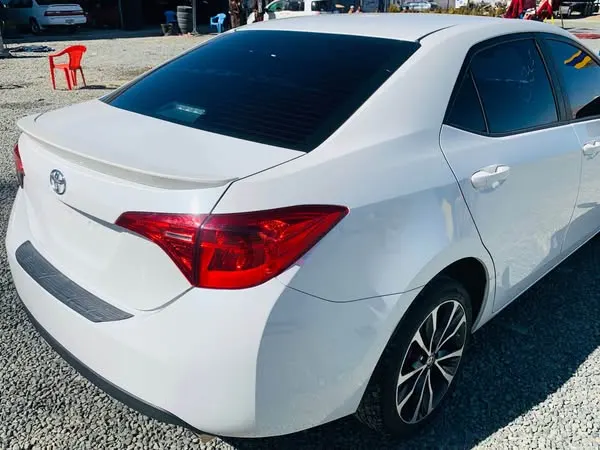 Toyota Corolla 2018 (3)