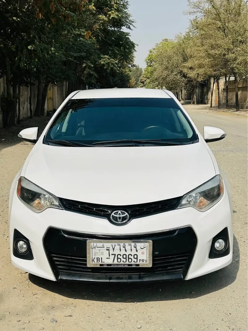 Toyota Corolla 2015 (2)