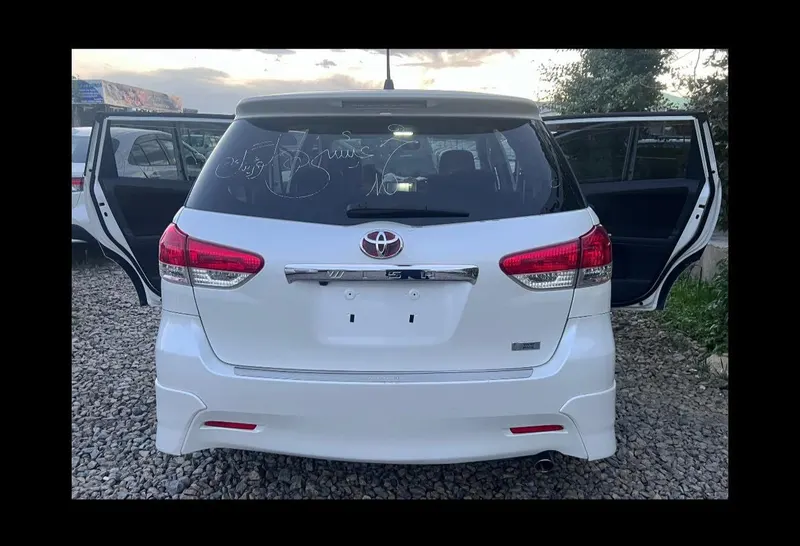 Toyota Wish (2)