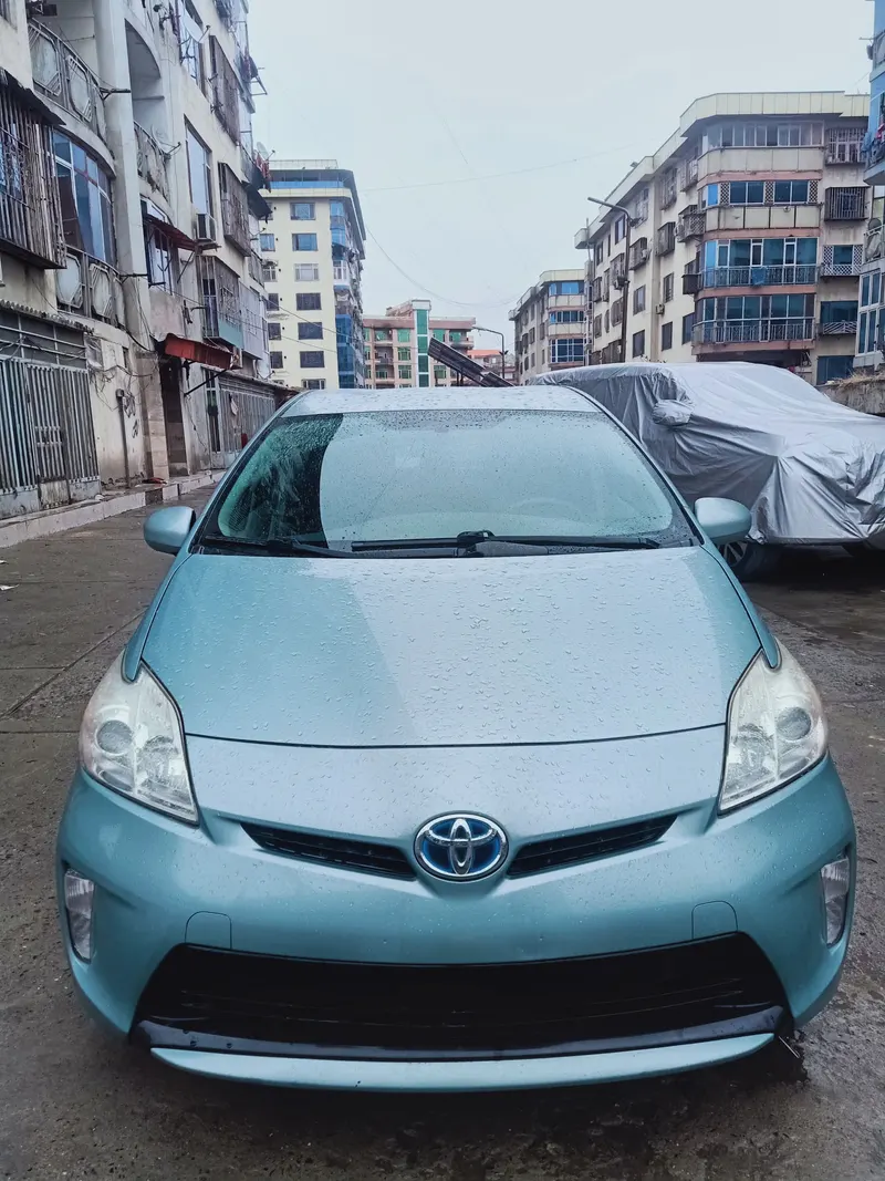 Toyota Prius Hybrid 2013 (4)