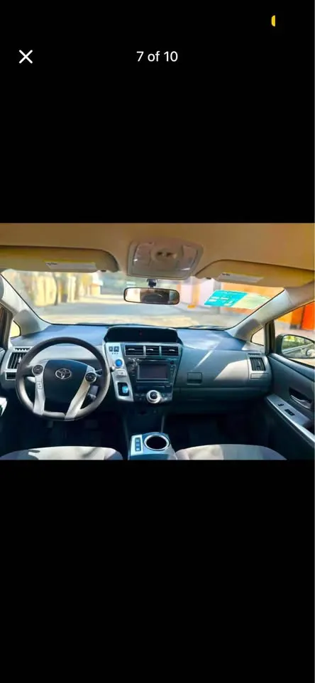 Toyota Prius V 2012 (5)