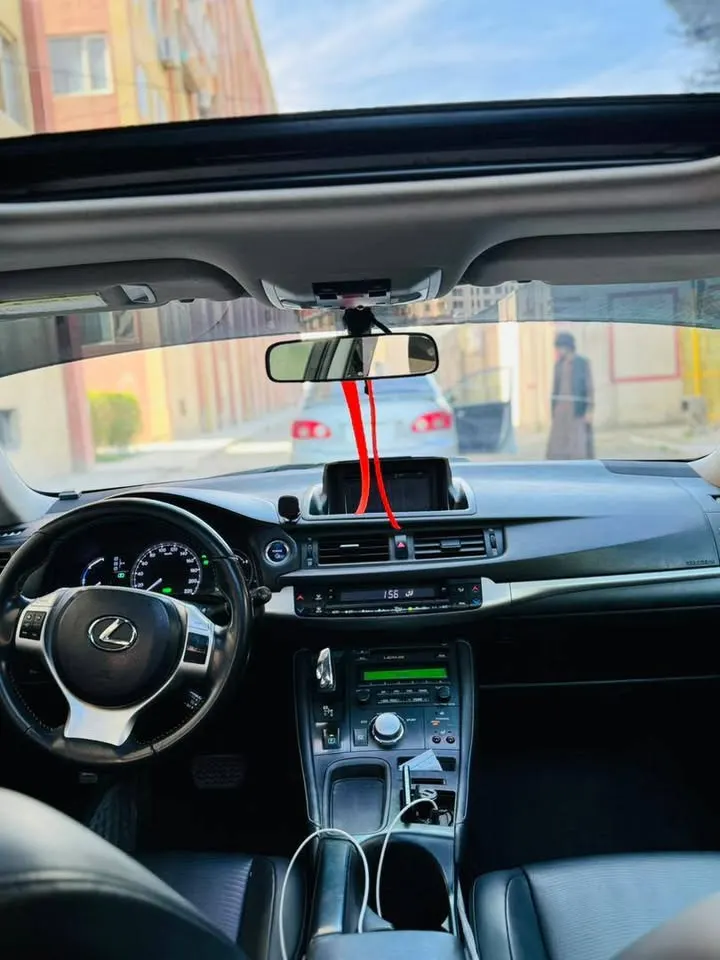 Lexus CT200H 2012 (4)