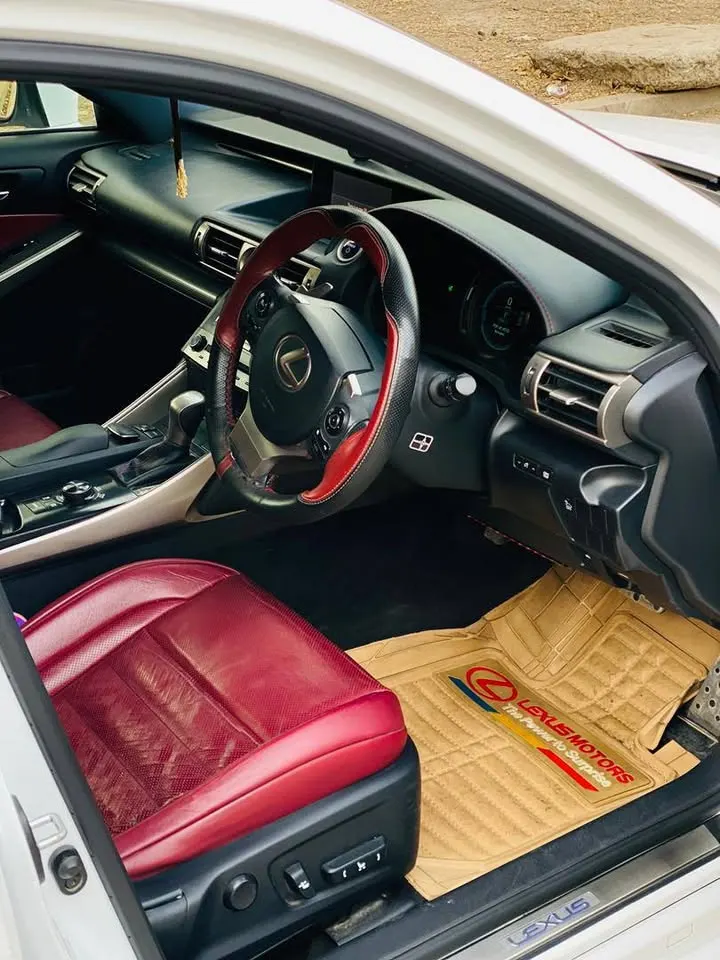 Lexus IS 300 2014 (4)