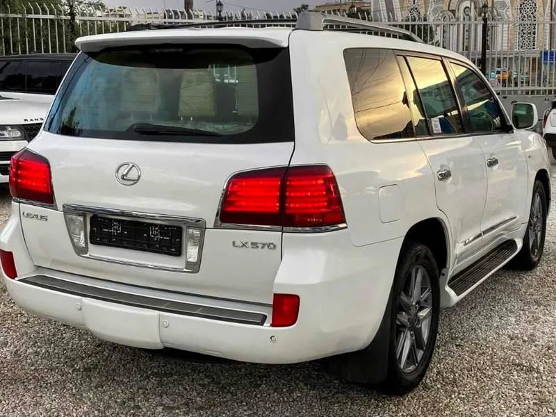 لکسس LX570 2011 (2)