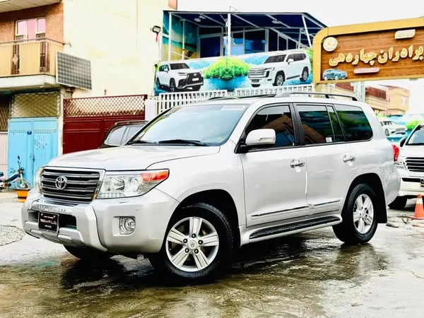Toyota Land Cruiser VXR 2012 (1)