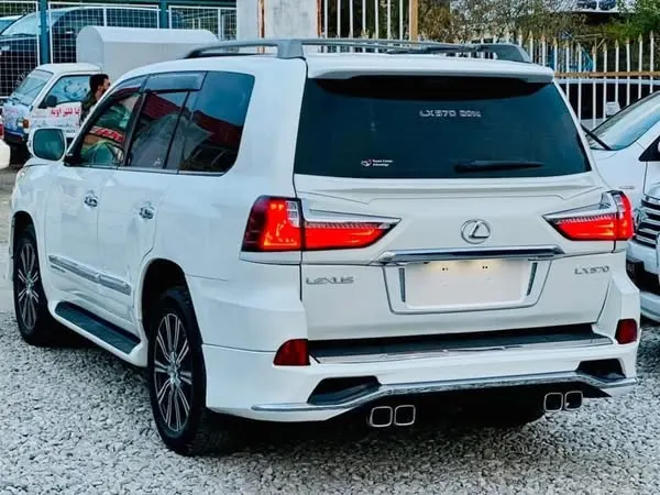 Lexus LX570 Sport 2010 (3)