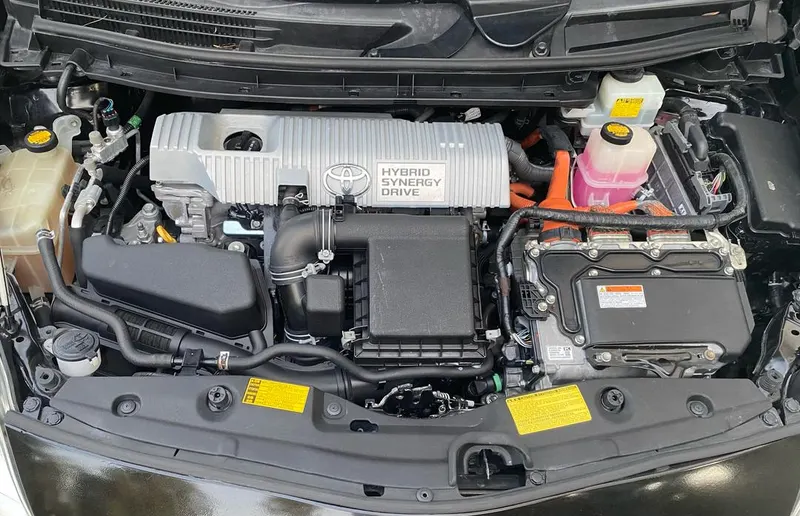 Toyota PRUIS 2013 (6)