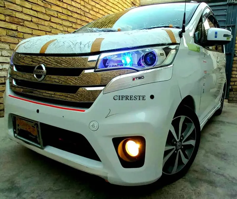 Nissan 2015 (1)
