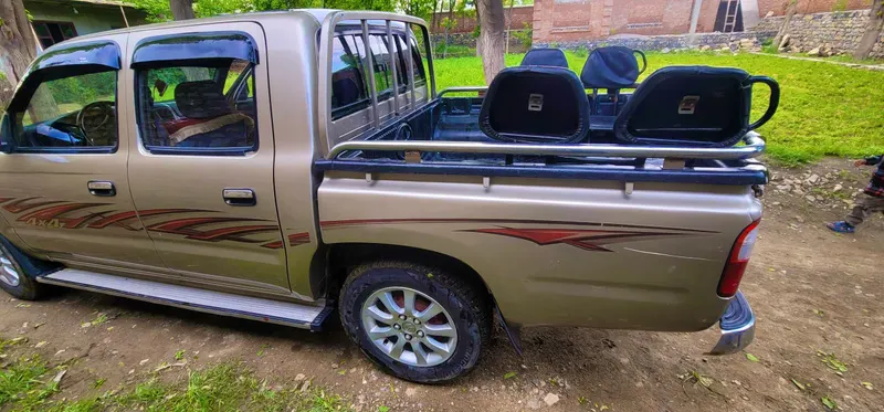 Toyota Hilux 2003 Model (5)