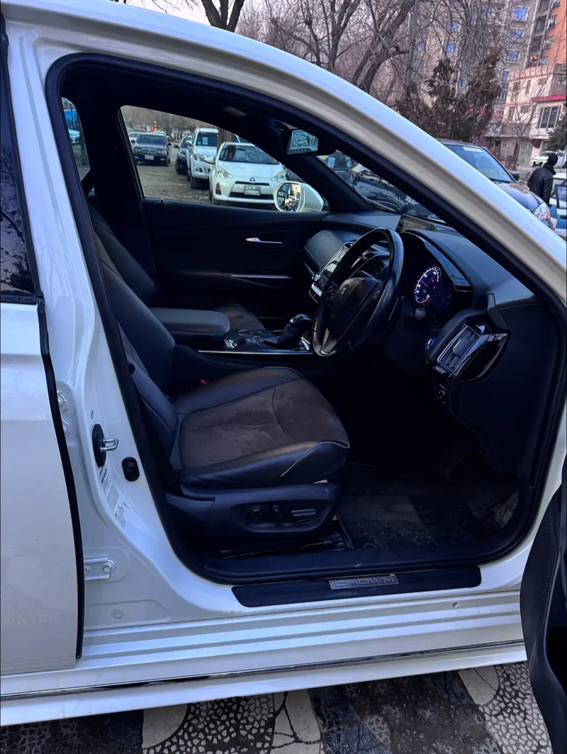 Toyota Crown Hybrid 2020 (4)