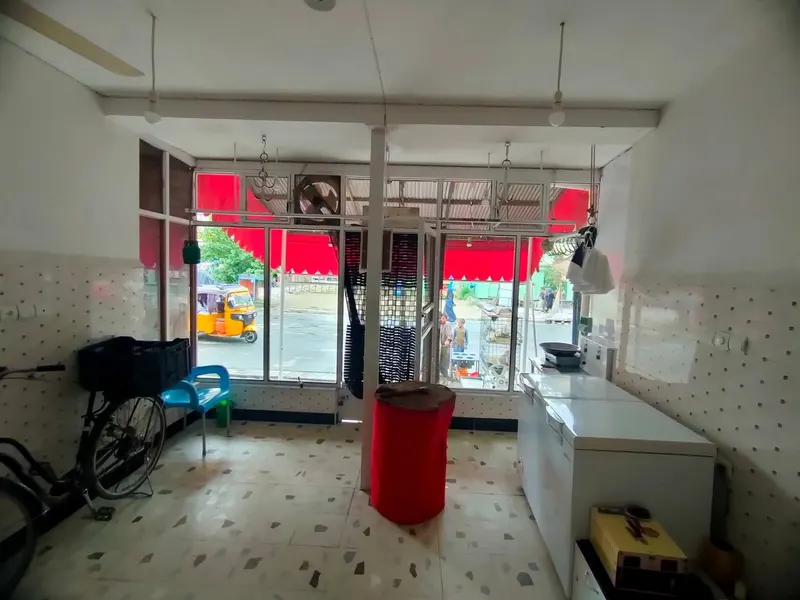 دکان برای فروش، 20 m²، با زیرزمین، سر سرک اصلی (2)