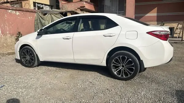 Toyota Corolla 2016 (2)
