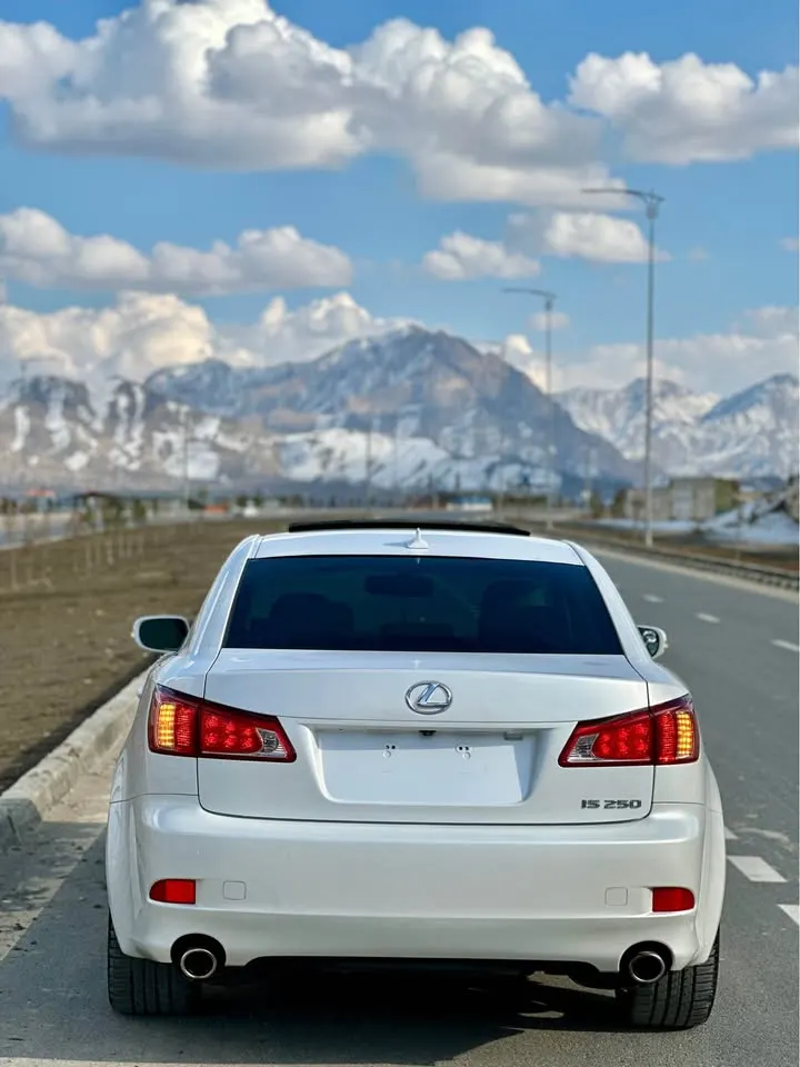 Lexus IS250 2011 (3)