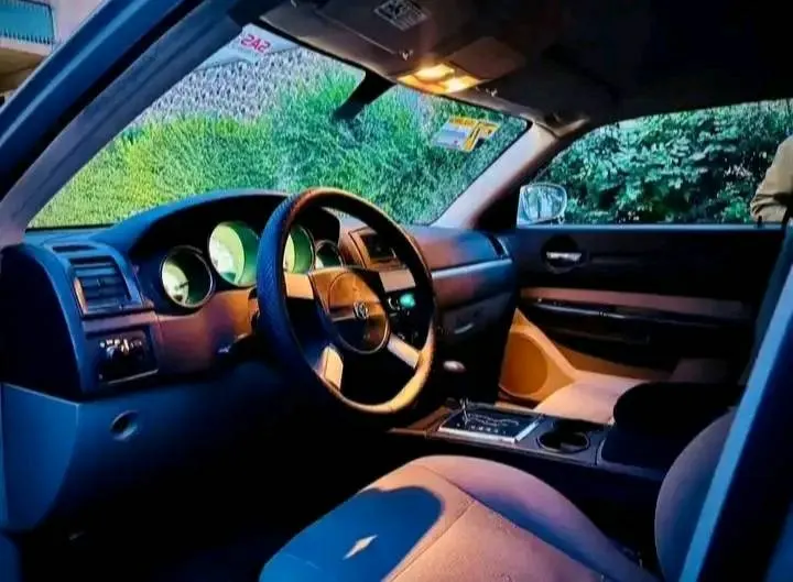 Dodge Charger 2008 (4)