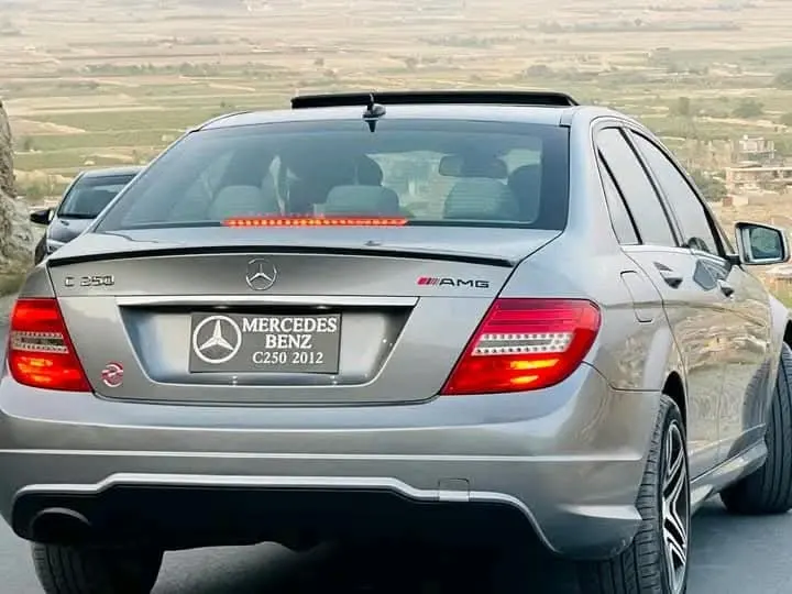 Mercedes-Benz C250 2012 (2)