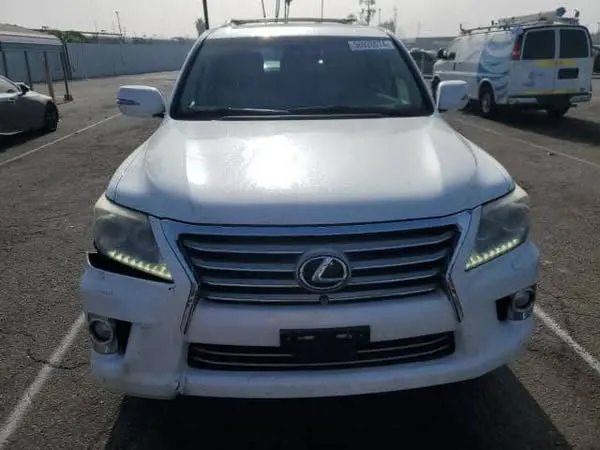 Lexus LX570 2013 (1)