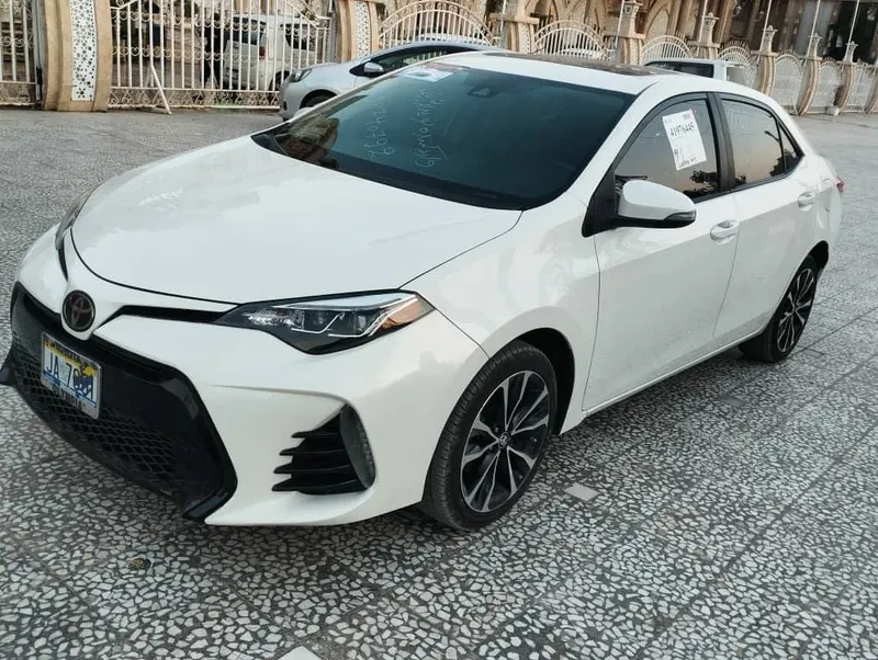 Toyota Corolla 2018 (1)