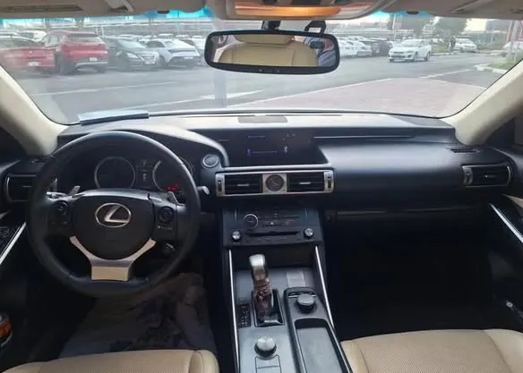 Lexus IS250 2015 (4)