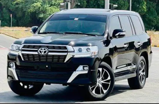 Toyota Land Cruiser VXR 2010 (1)