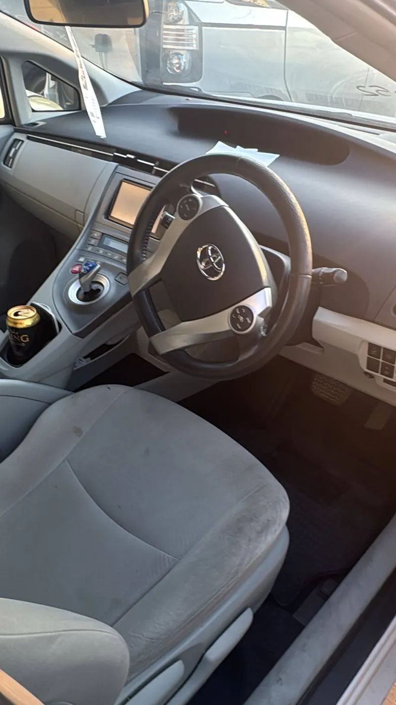 Toyota Prius 2013 (4)
