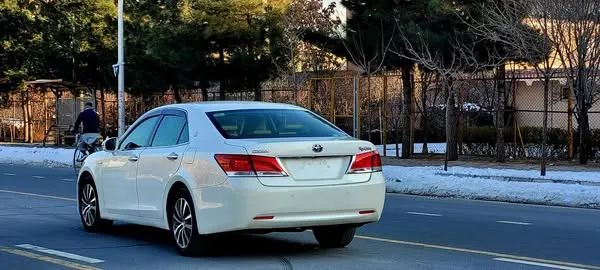 Toyota Crown Hybrid 2013 (3)
