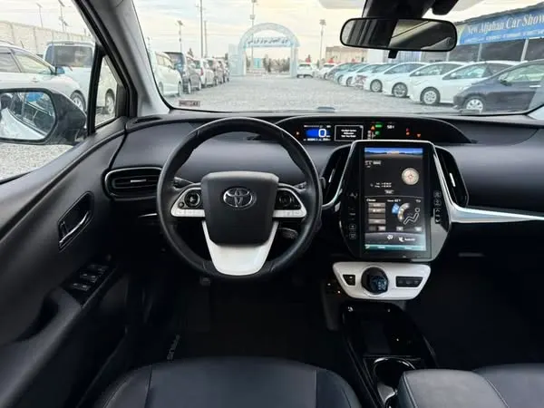 Toyota Prius 2018 (4)
