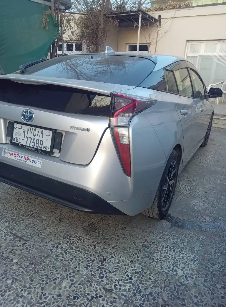 Toyota Prius 2018 (2)