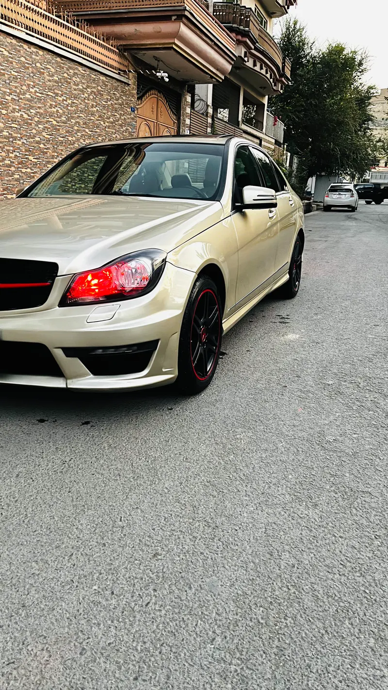 Mercedes-Benz C250 2012 (2)