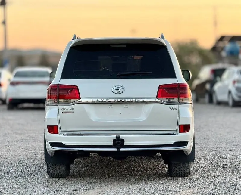 Toyota Land Cruiser GXR 2018 (4)