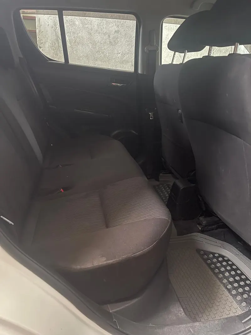 Suzuki Swift 2011 (5)