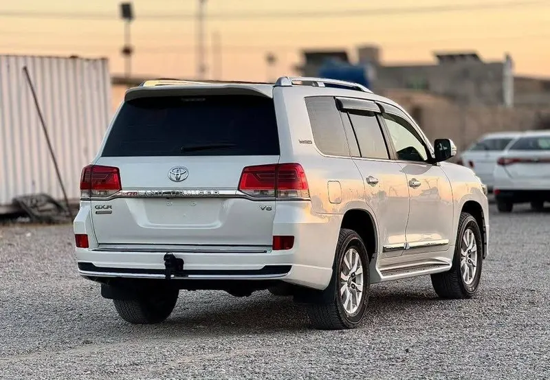 Toyota Land Cruiser GXR 2018 (3)