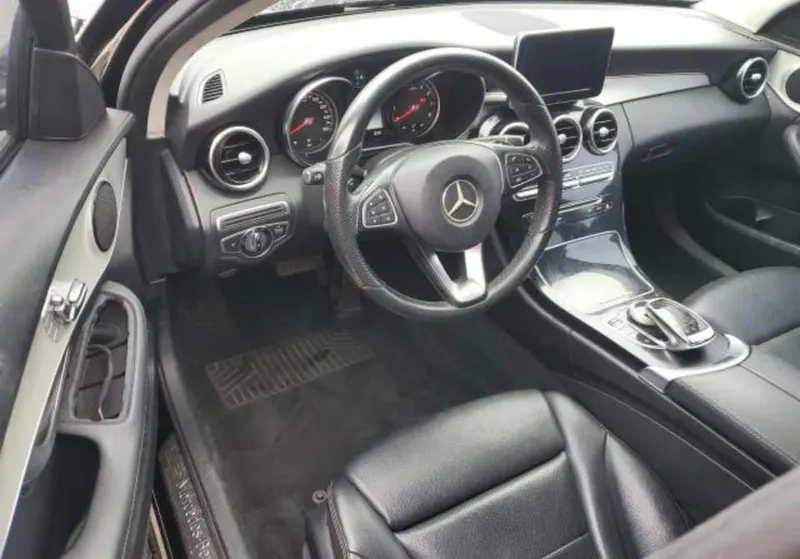 Mercedes-Benz C300 2016 (4)
