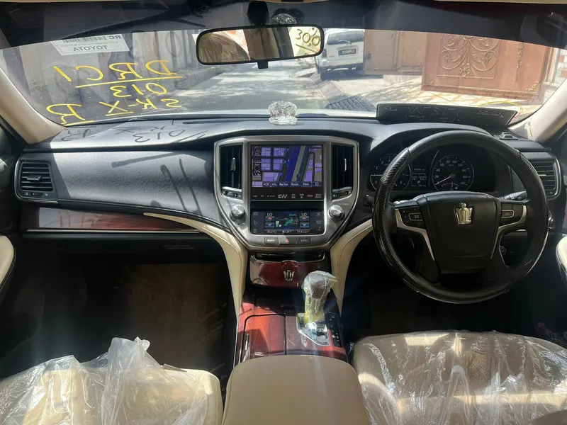 Toyota Crown 2014 (2)