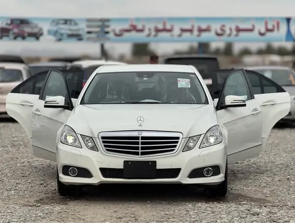 Mercedes-Benz E300 2013 (1)