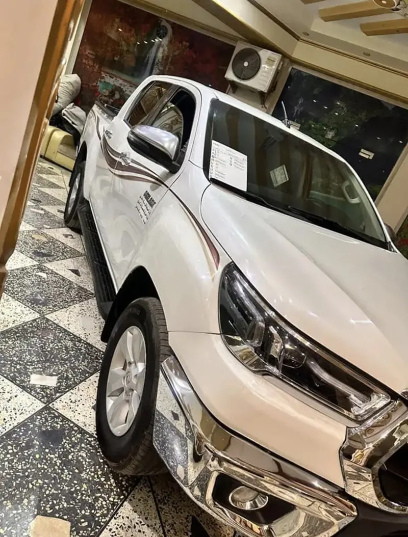 Toyota Hilux SR5 2019 (6)