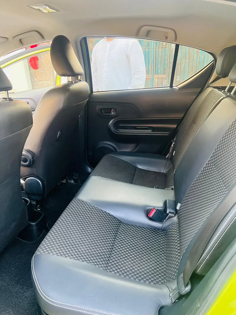 Toyota Aqua 2018 (6)