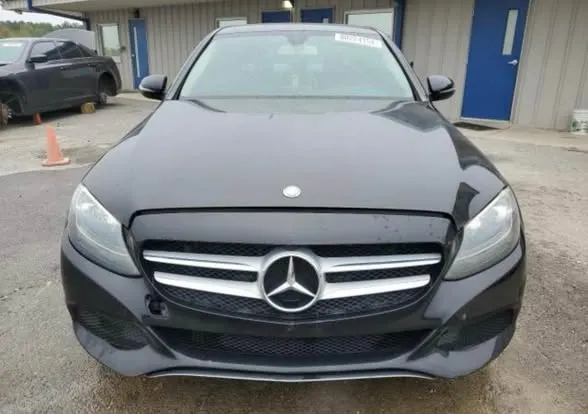 Mercedes-Benz C300 2016 (2)