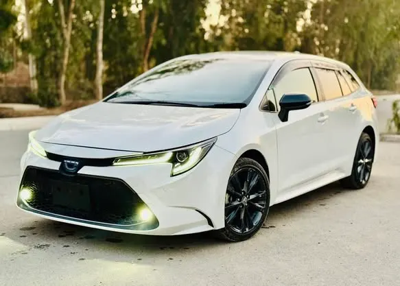 Toyota Corolla Hybrid 2020 (1)