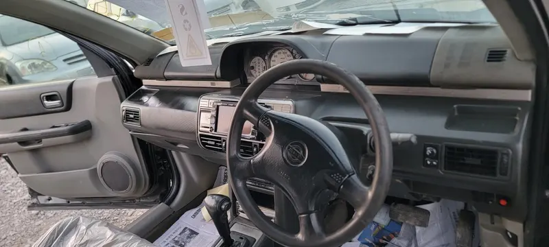 Nissan 2000 (4)