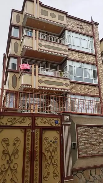 ساختمان 4 منزله برای فروش، 11 اتاق، 250 m²، ناحیه 13، کابل (2)