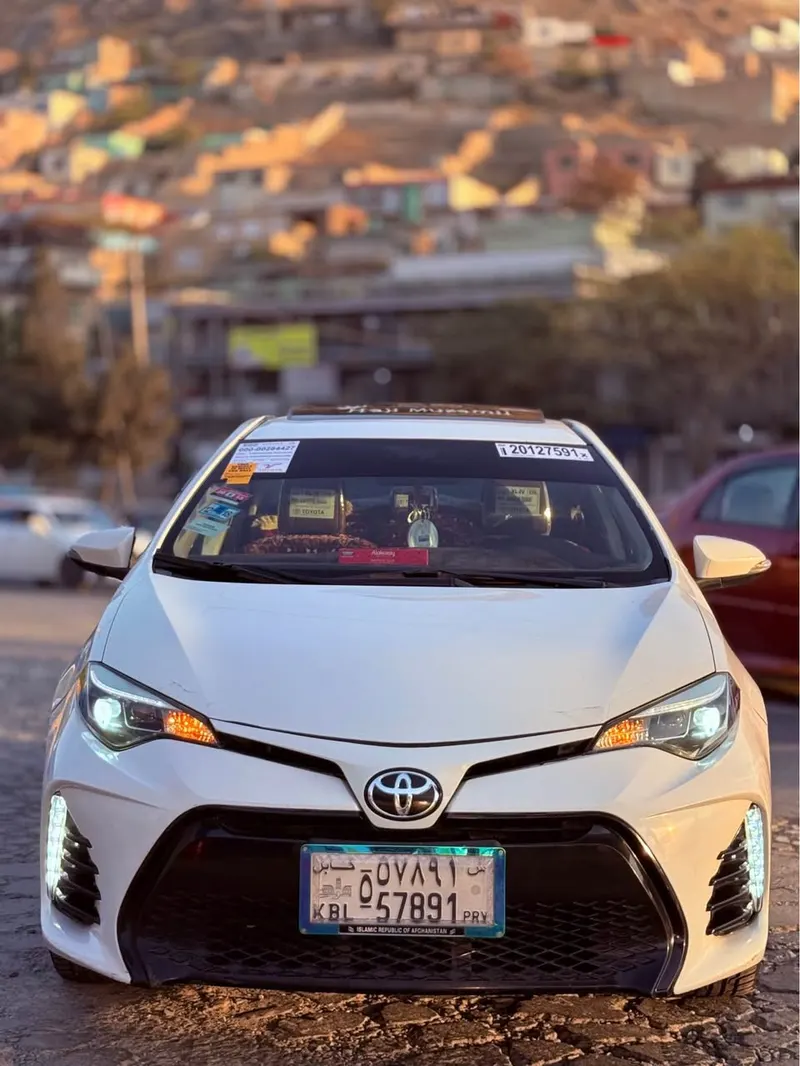 Toyota Corolla 2017 (1)