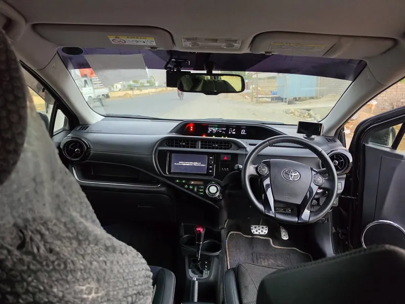 Toyota Aqua GS 2015 (4)