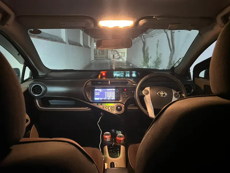 Toyota Aqua 2014 (6)