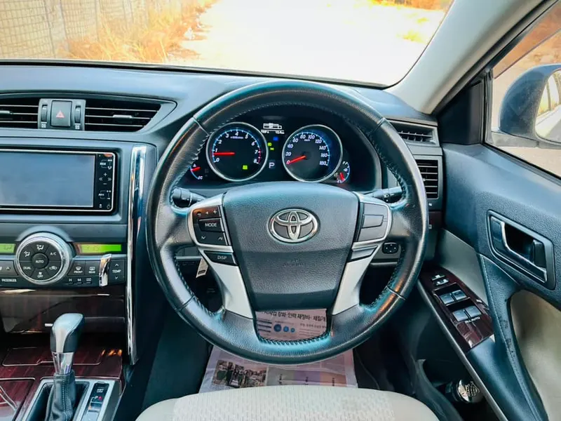 Toyota Mark X 2011 (4)