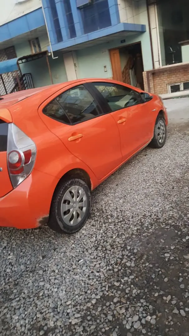 Toyota Aqua 2012 (4)