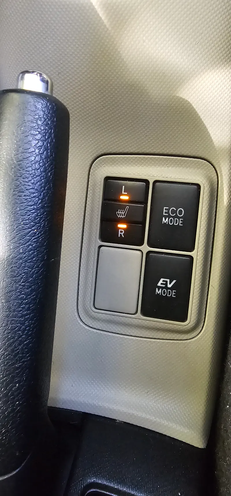 Toyota Aqua 2012 (6)
