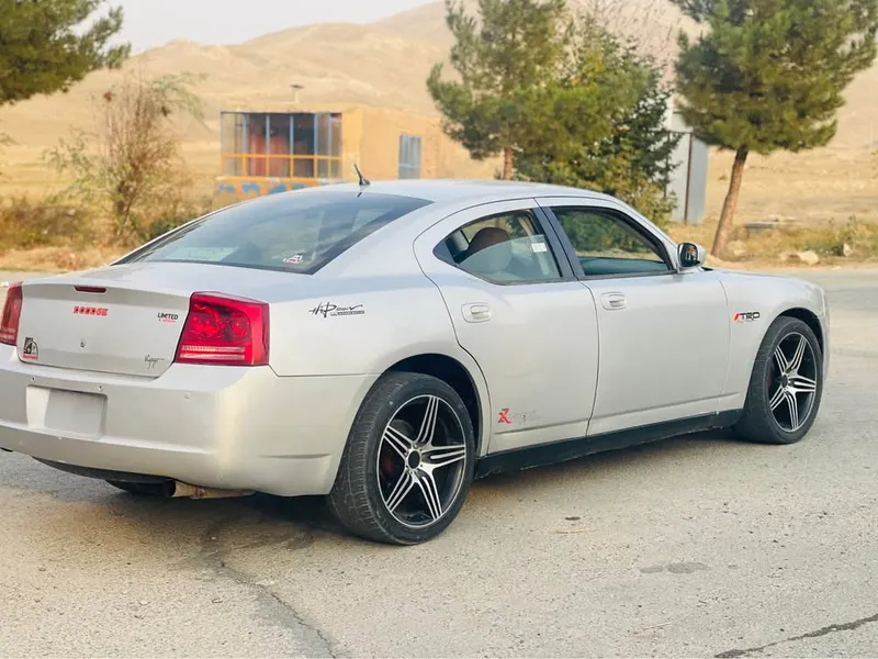 Dodge Charger 2008 (4)