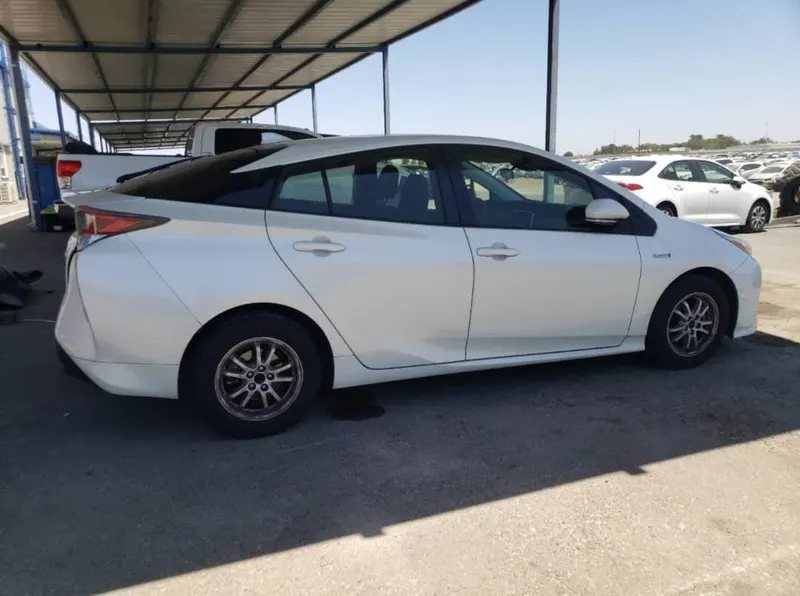 Toyota Prius 2017 (6)
