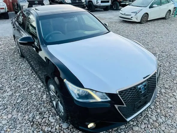 Toyota Crown 2013 (2)